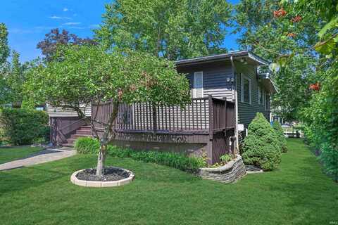 11510 N Ogden Point Road, Syracuse, IN 46567
