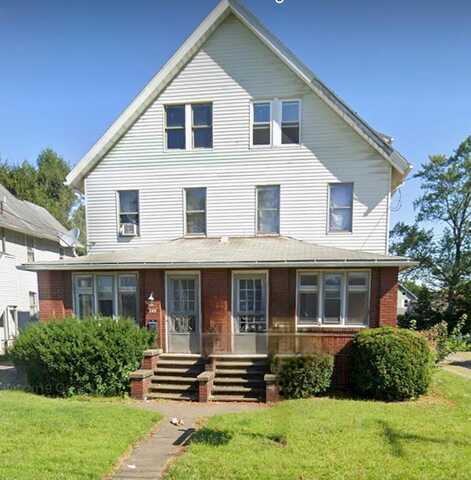 Sexton St, Struthers, OH 44471