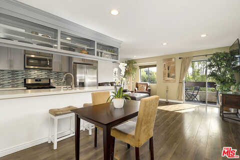 Cahuenga, LOS ANGELES, CA 90068