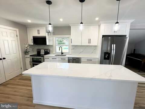 Olds, FAIRLESS HILLS, PA 19030