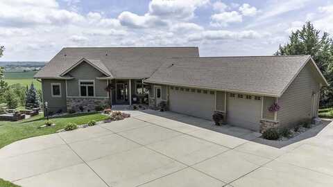 156 Quarry Pines Drive, Yankton, SD 57078