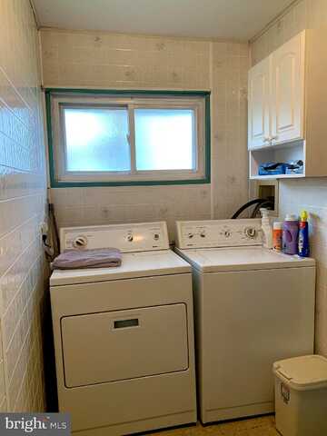 Holly, LEVITTOWN, PA 19055