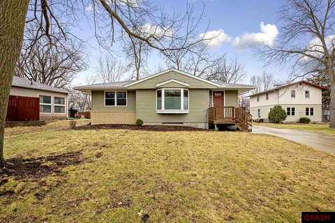Warren, MANKATO, MN 56001
