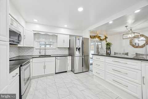 Francis, HAVERTOWN, PA 19083