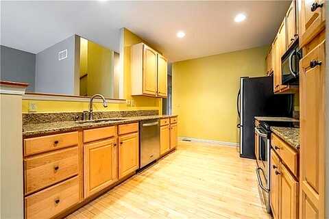 Village, CENTER VALLEY, PA 18034
