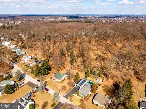 Edgecomb, GLENSIDE, PA 19038