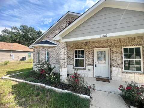 1St, MOUNT PLEASANT, TX 75455