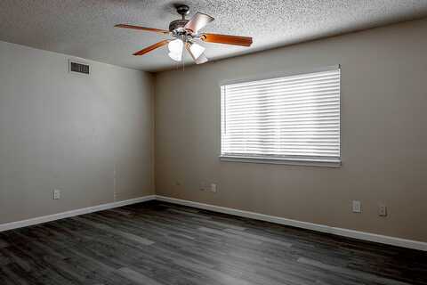 Ivanridge, GARLAND, TX 75044