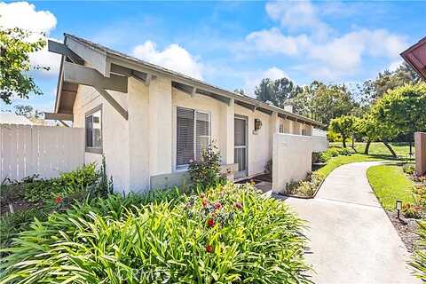 Caminito Olivia, LAGUNA HILLS, CA 92653