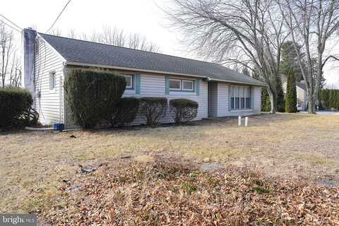 1St, PARKESBURG, PA 19365