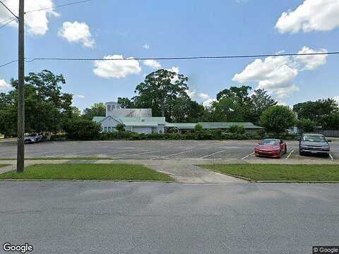 Circle, DEFUNIAK SPRINGS, FL 32435