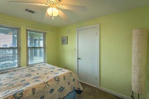Gulf Beach, EASTPOINT, FL 32328