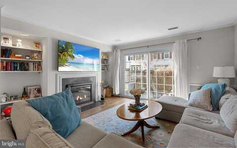 Glebe, ALEXANDRIA, VA 22305