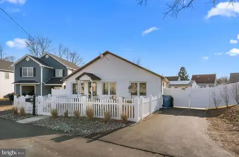 Bellevue Ave, Croydon, PA 19021