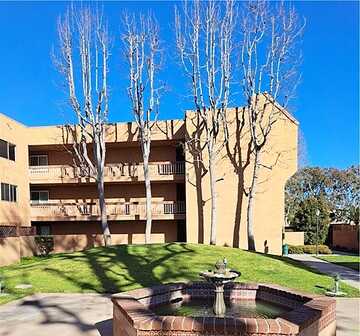 Warner, HUNTINGTON BEACH, CA 92647
