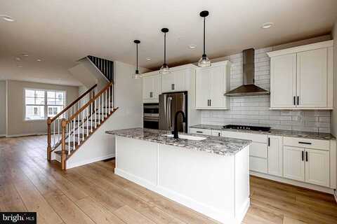 Warren Dr #11, Chalfont, PA 18914