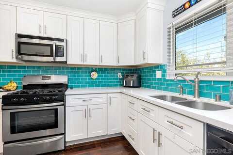 Poquito, OCEANSIDE, CA 92057