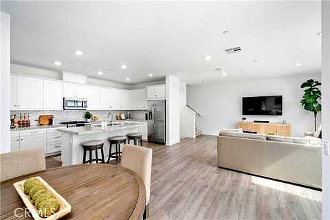 Carmona, LAKE FOREST, CA 92630