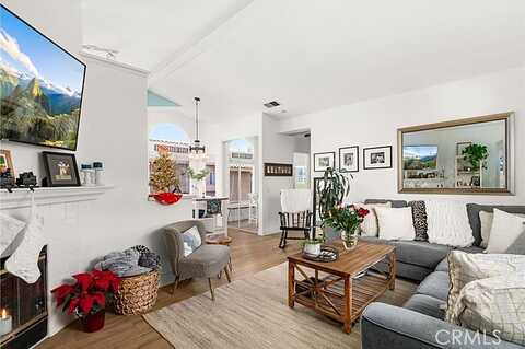 Rue De Valore, FOOTHILL RANCH, CA 92610
