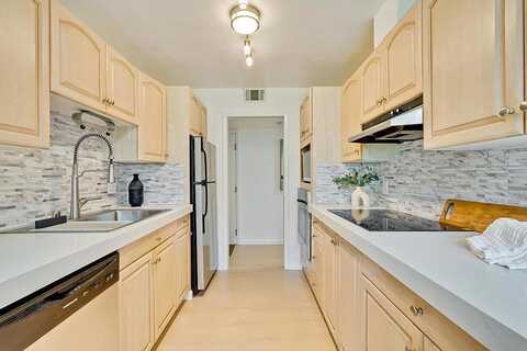 Del Medio, MOUNTAIN VIEW, CA 94040
