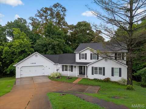 1230 Woodridge Trails Drive, Fenton, MO 63026