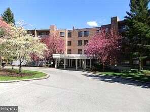 Oakwood Dr #N222, Narberth, PA 19072