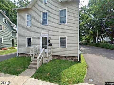 Thornton Ln, Newtown, PA 18940