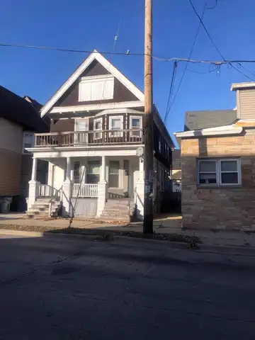 Locust, MILWAUKEE, WI 53212