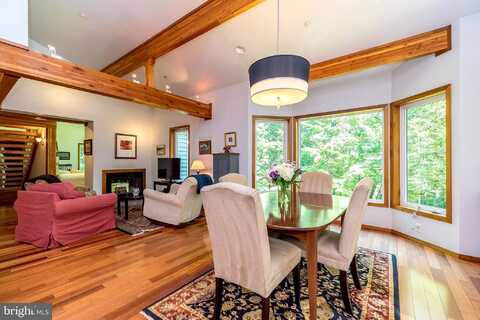 Upper Mountain Rd, NEW HOPE, PA 18938