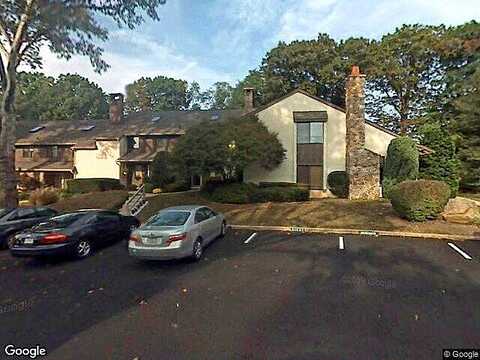 Oak Knoll Dr #60, BERWYN, PA 19312