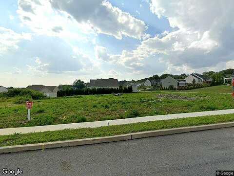 Farrcroft Dr #113, Fair Oaks, PA 18040