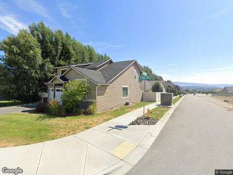 Fuller St, Wenatchee, FL 33845