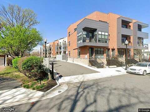S Highland St #3, Arlington, VA 22204