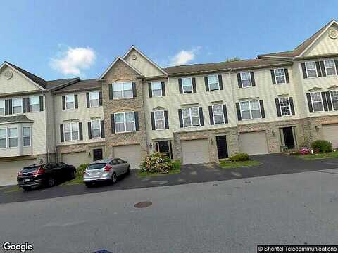Hunters Crest Dr #3, York, PA 17402