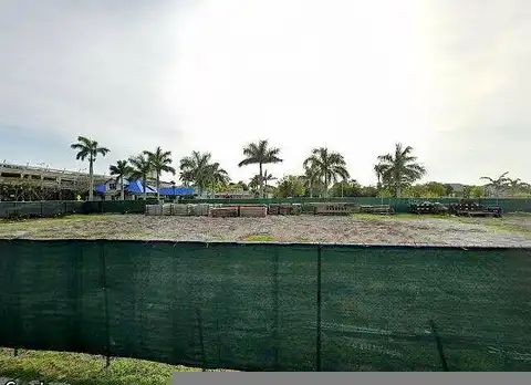 8Th St S #202, Naples, FL 34102
