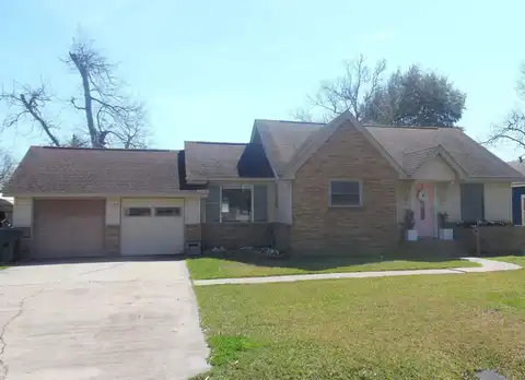 Washington, Groves, TX 77619