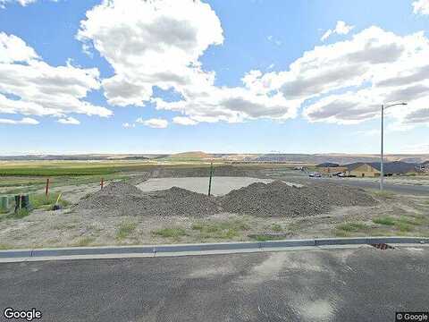 Highview St, Richland, WA 99352