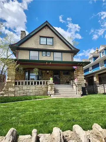 Walnut, KANSAS CITY, MO 64111
