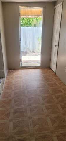 760 NE 166th St, Miami, FL 33162