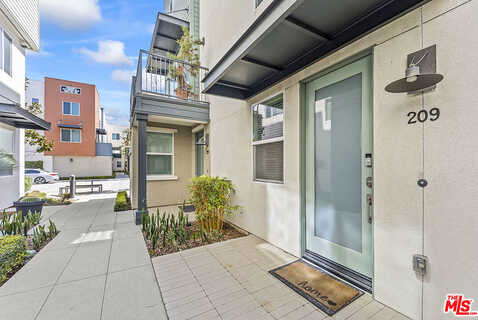 Artesia, BELLFLOWER, CA 90706