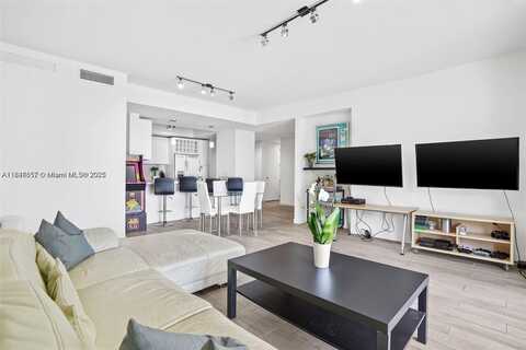 999 SW 1st Ave, Miami, FL 33130