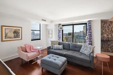 1St, MINNEAPOLIS, MN 55401