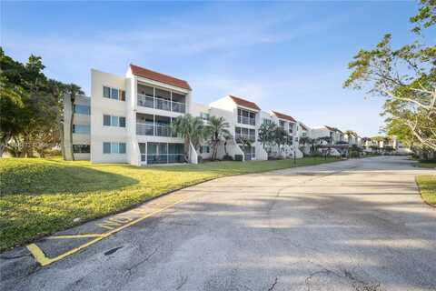 100 Lakeview Dr, Weston, FL 33326