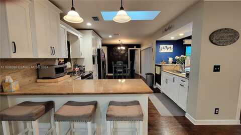 21St, CORAL SPRINGS, FL 33071