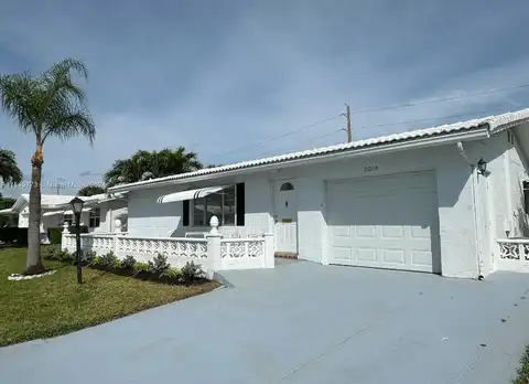 16Th, BOYNTON BEACH, FL 33426