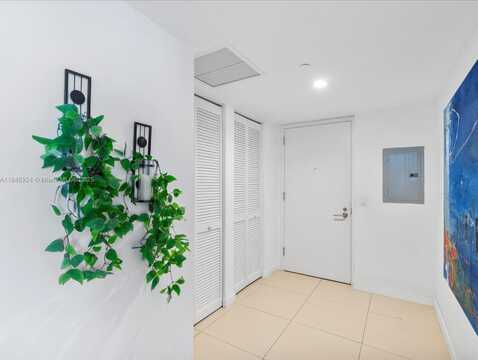 31 SE 6th St, Miami, FL 33131