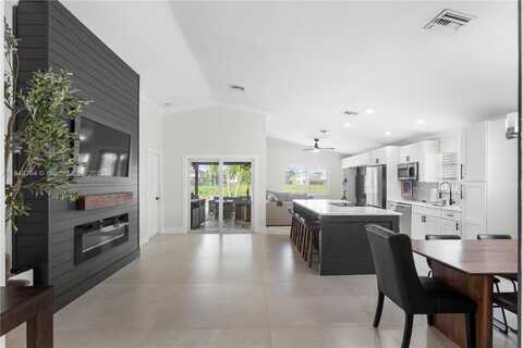 20530 SW 1st St, Pembroke Pines, FL 33029