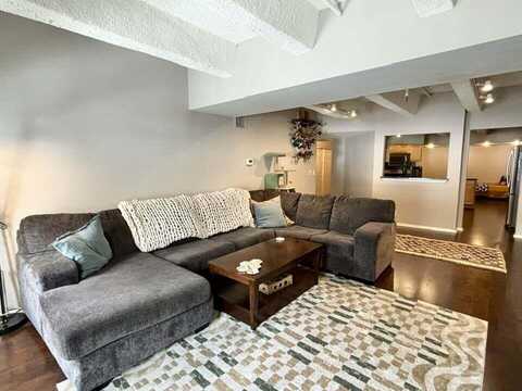 Highland, MILWAUKEE, WI 53202