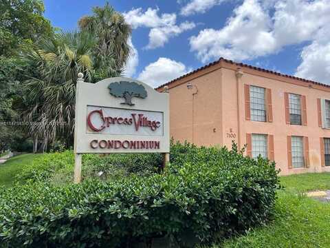 7160 Fairway Dr, Miami Lakes, FL 33014