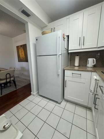 9061 Sunrise Lakes Blvd, Sunrise, FL 33322